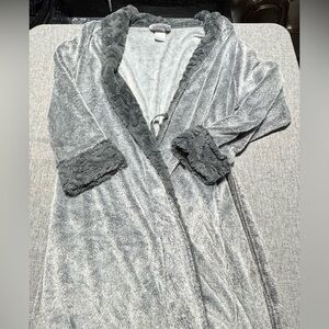 Secret Treasures Women’s Grey Fuzzy Robe Size L